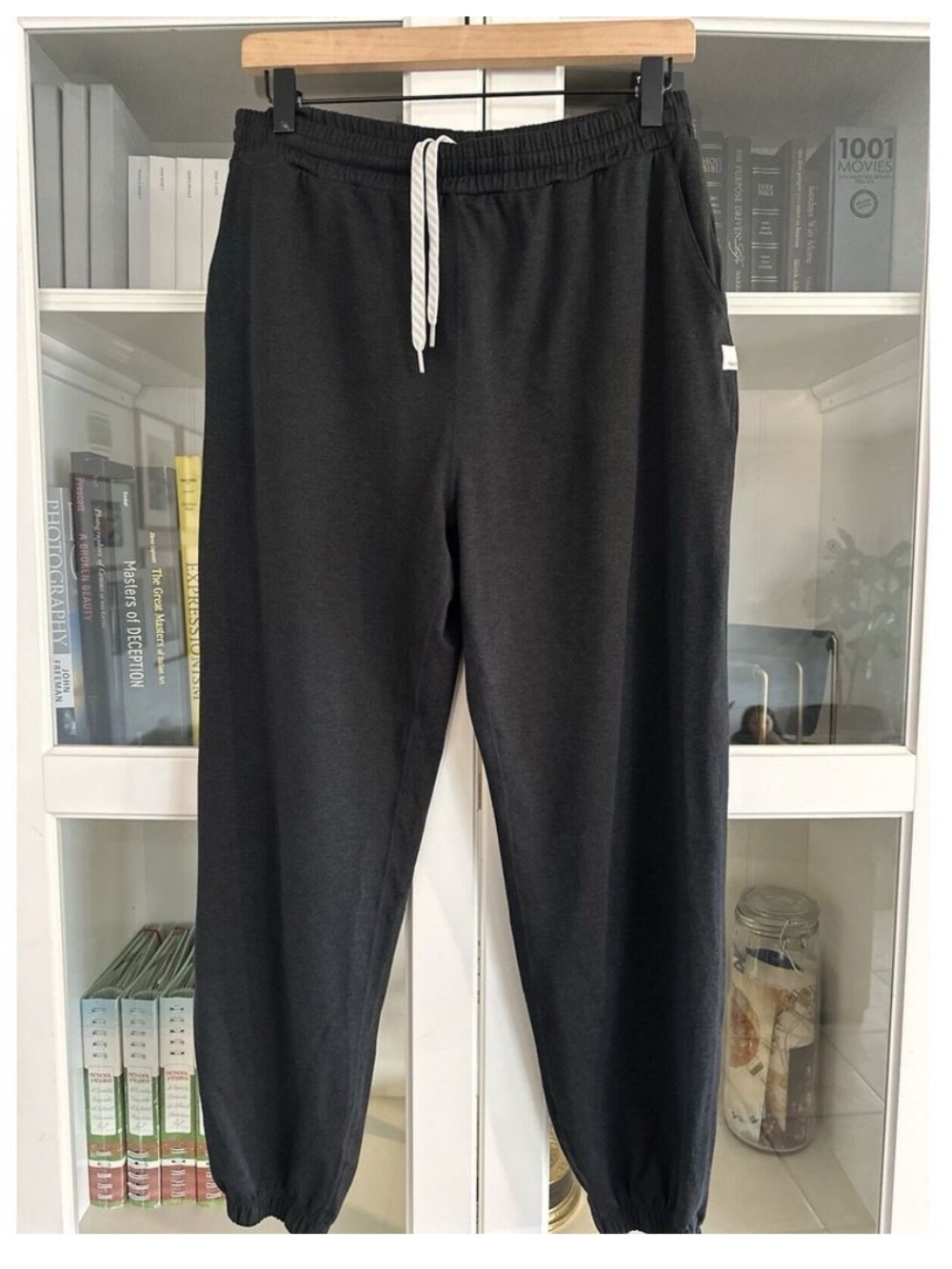 VUORI Boyfriend Sweatpant $98 Women's DreamKnit™ Sweatpants EUC SIZE MEDIUM - Picture 3 of 8